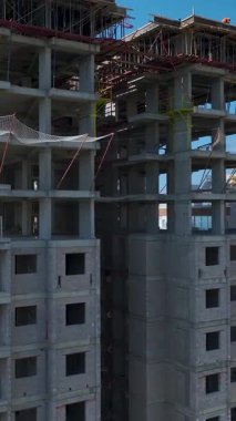 Mavi havuz zarif villaları büyütüyor..