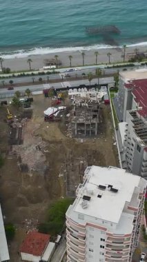 Bağlama için malzeme doğru yüksekliğe kaldırıldı.