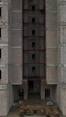 Mürettebat bileşenleri dikkatlice ekler.