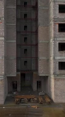 Sabit dizide kurulu paneller.