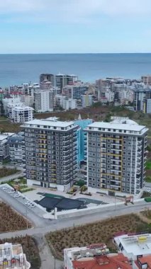 Bir kıyı bölgesinde kentsel kalkınma.