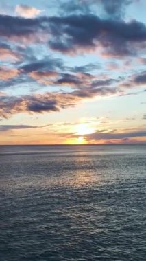 Yumuşak renk ve hareketli en küçük sahne.