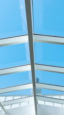 Yolları ve yolları olan lüks konutlar.