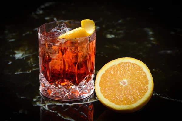 Negroni na skalách — Stock fotografie