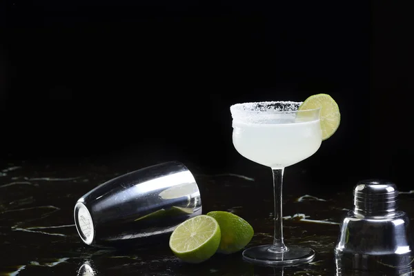 Margarita con coctelera —  Fotos de Stock