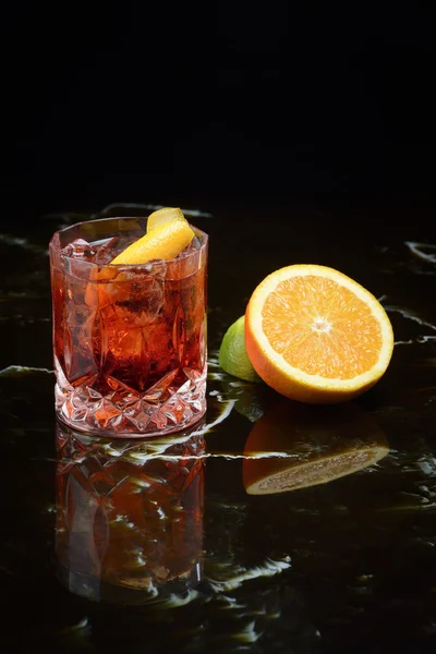 Negroni sulle rocce Foto Stock Royalty Free