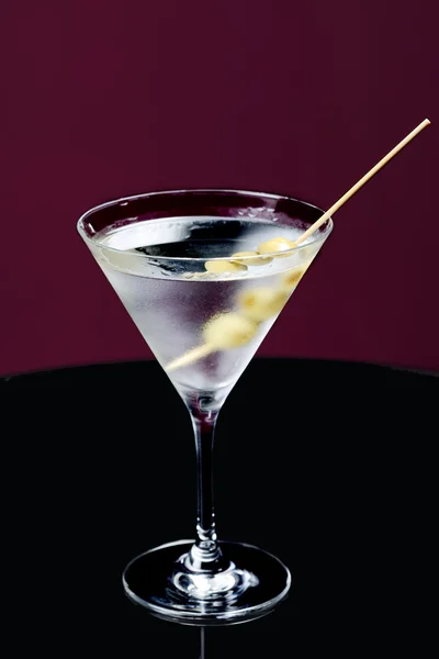 Cocktail Martini con olive — Foto Stock