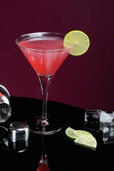 Cosmopolitan med lime — Stockfoto