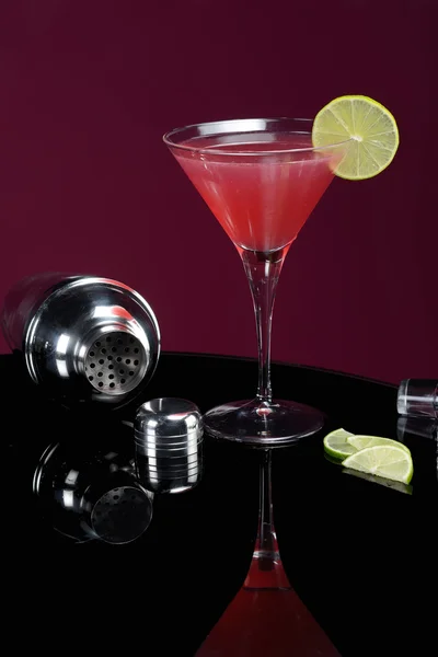 Cosmopolitan med lime — Stockfoto