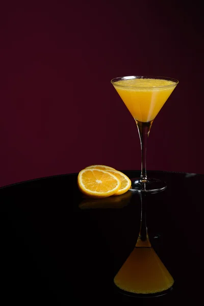 Bebida mimosa sobre la mesa —  Fotos de Stock