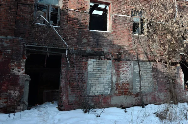 Fragmento Edificio Abandonado Dos Pisos Después Operaciones Militares Región Donetsk —  Fotos de Stock