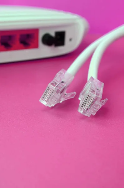 Internet Router Internet Cable Plugs Lie Bright Pink Background Items — Stock Photo, Image