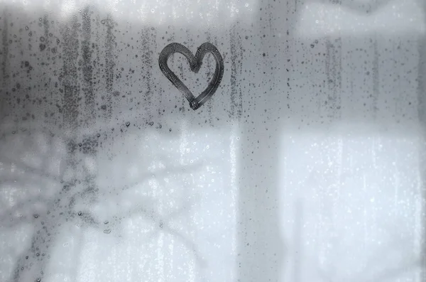 Corazón Está Pintado Vidrio Nebuloso Invierno — Foto de Stock