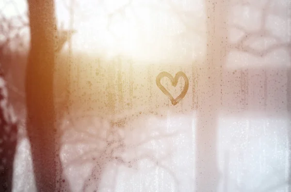Corazón Está Pintado Vidrio Nebuloso Invierno — Foto de Stock