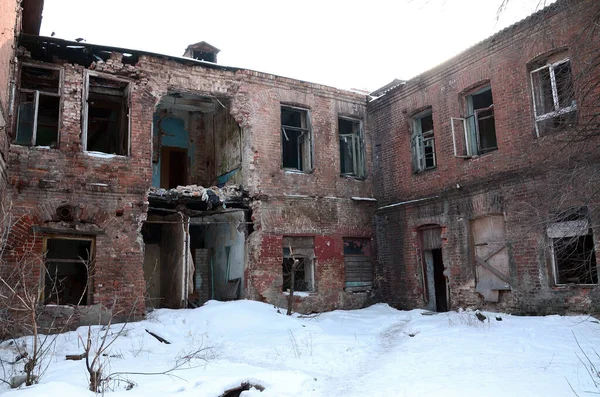 Fragmento Edificio Abandonado Dos Pisos Después Operaciones Militares Región Donetsk —  Fotos de Stock