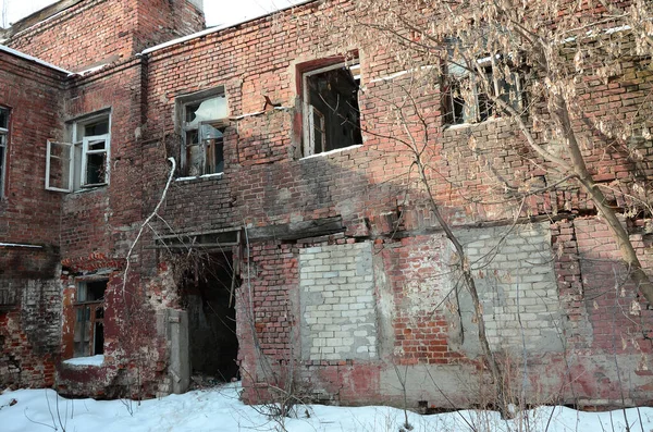 Fragment Eines Verlassenen Zweistöckigen Gebäudes Nach Militäroperationen Der Region Donezk — Stockfoto