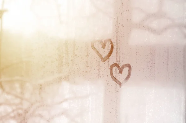 Два Серця Намальовані Склянці Взимку — стокове фото