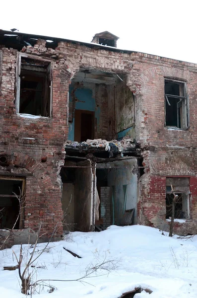 Fragmento Edificio Abandonado Dos Pisos Después Operaciones Militares Región Donetsk —  Fotos de Stock