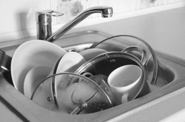 Dirty Dishes Unwashed Kitchen Appliances Filled Kitchen Sink — Stock Photo, Image