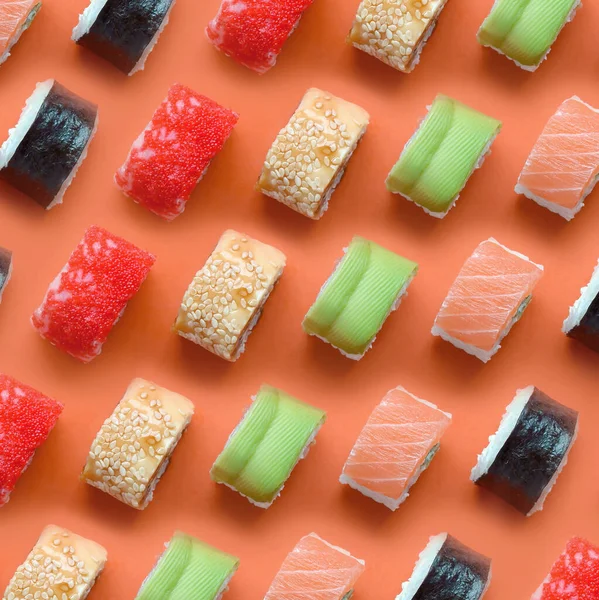 Diferentes Tipos Rollos Sushi Asiático Sobre Fondo Naranja Cerca Minimalismo —  Fotos de Stock