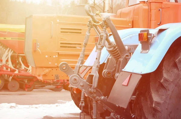 Ruedas Vista Trasera Del Nuevo Tractor Clima Nevado Vista Trasera — Foto de Stock