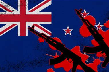 Yeni Zelanda bayrağı ve kırmızı kanlı iki siyah AK-47 tüfek. Ölümcül sonuçları olan terör saldırısı ya da askeri operasyonlar kavramı. Tehlikeli silah kullanımı.