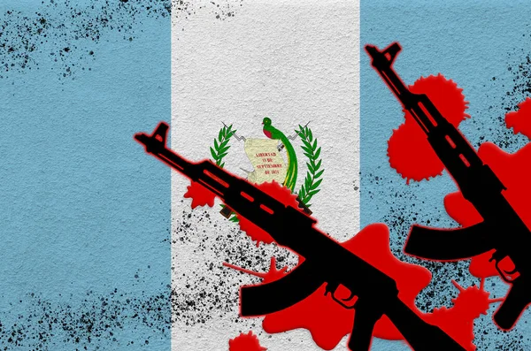 Drapeau Guatemala Deux Fusils Noirs Sang Rouge Concept Attaque Terroriste — Photo