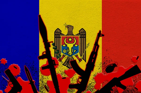 摩尔多瓦国旗和各种红血武器 恐怖袭击或具有致命后果的军事行动的概念 枪支贩运 — 图库照片