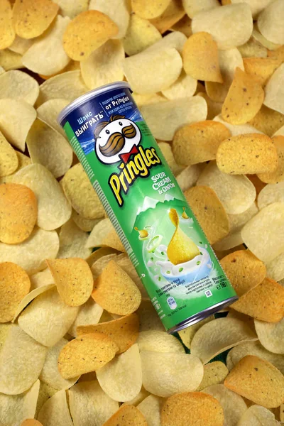 Kharkov Ucrania Noviembre 2020 Sabor Cebolla Crema Agria Pringles Tubo — Foto de Stock