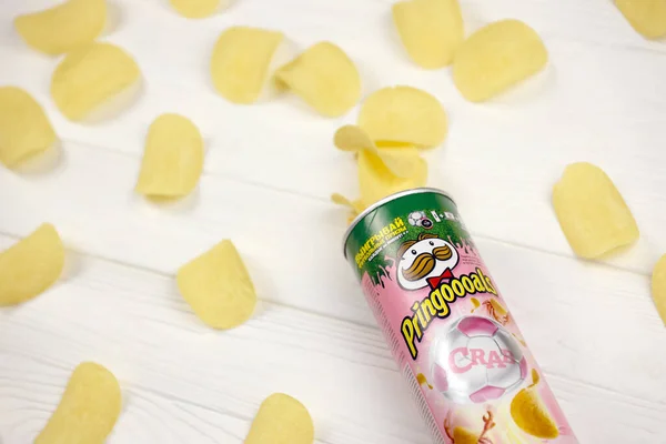 Kharkov Ucrania Noviembre 2020 Sabor Cangrejo Pringles Tubo Cartón Puede — Foto de Stock