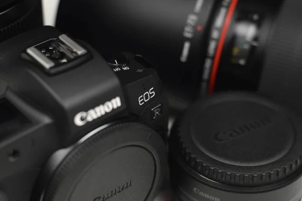 Kharkov Ukraine Νοεμβριου 2020 Φωτοκάμερα Canon Eos Και Προσαρμογέας Τοποθέτησης — Φωτογραφία Αρχείου