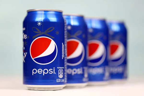 Kharkov Ukraine Dezember 2020 Aluminiumdosen Mit Pepsi Limonade Auf Weißem — Stockfoto