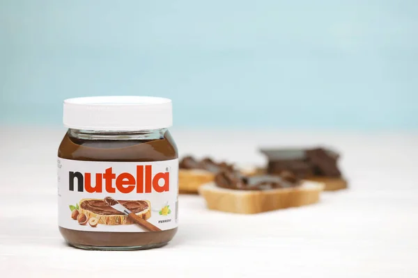 Kharkov Ucrânia Dezembro 2020 Vidro Nutella Pode Espalha Pão Acabado — Fotografia de Stock