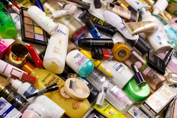 stock image KHARKOV, UKRAINE - JANUARY 2, 2021: Many used bottles and jars for different brandy feminines. Containers for shampoo and lotions, cans for creams and face masks