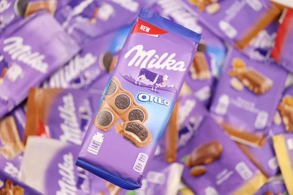 Kharkov Ucrânia Dezembro 2020 Muitos Invólucros Chocolate Roxo Milka Milka — Fotografia de Stock