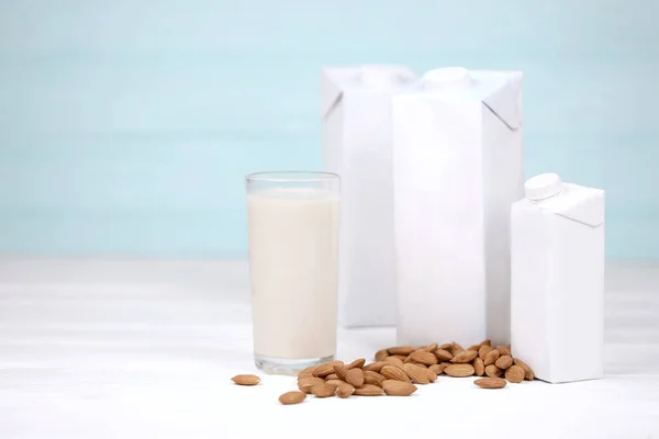 Vaso Leche Almendras Con Nueces Almendra Sobre Tela Lona Sobre —  Fotos de Stock