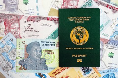 Nijerya naira para birimi faturaları ve pasaport kapatılıyor. Seyahat ve tatil kavramı