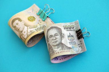 Tayland baht para faturaları büyük miktarda mavi yakın plan. Finans ve bankacılık kavramı