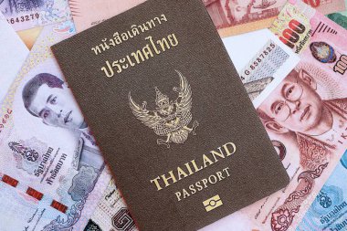 Tayland baht para birimi faturaları ve pasaport kapanıyor. Seyahat ve tatil kavramı