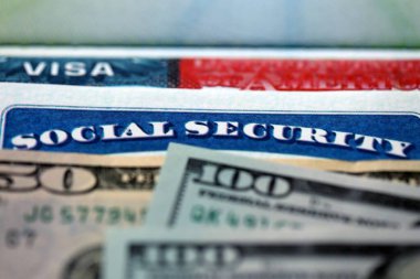 Pasaport sayfasındaki sosyal güvenlik numarası ve vize.