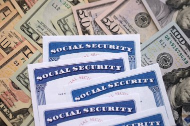 Birçok Amerikan dolarının sosyal güvenlik numaraları kapanır.