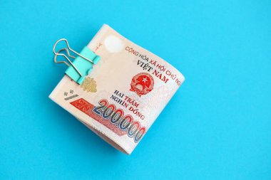 Vietnam dong para faturaları büyük miktarda mavi yakın çekim. Finans ve bankacılık kavramı