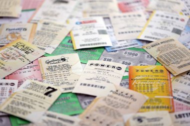 KYIV, UKRAINE - 22 Ekim 2025 Ulusal Piyango biletleri yığını