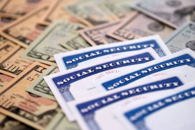 Birçok Amerikan dolarının sosyal güvenlik numaraları kapanır.