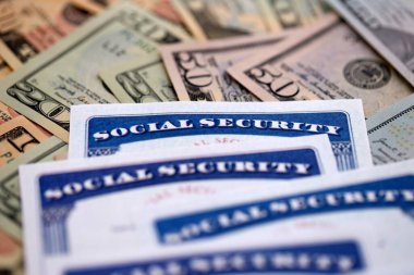Birçok Amerikan dolarının sosyal güvenlik numaraları kapanır.