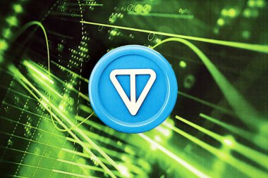 KYIV, UKRAINE - 9 Ekim 2025 Toncoin şifreli para etiketi yeşil harita pankartıyla. Modern kripto parası kavramı