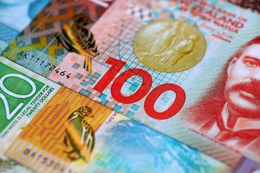 Yeni Zelanda para banknotları yakın planda büyük miktarda. Yeni Zelanda 'da zengin yaşam konsepti. İş ve ekonomi