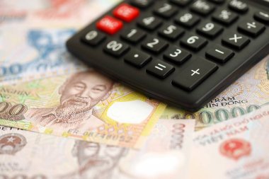 Vietnam dong para birimi faturaları ve hesap makinesi kapatılıyor. Vergilendirme ve para sayımı kavramı