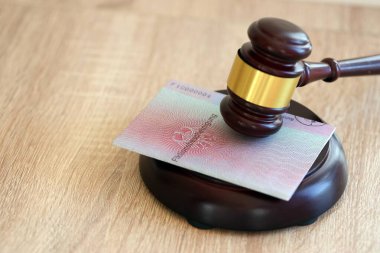 Alman geçici oturma izni numunesi Yargıç Hammer 'a yakın duruyor. Fiktionsscheinigung