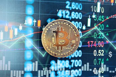 KYIV, UKRAINE - 9 Ekim 2025 Bitcoin kripto para etiketi grafik değerleri pankartı üzerinde. Modern kripto parası kavramı